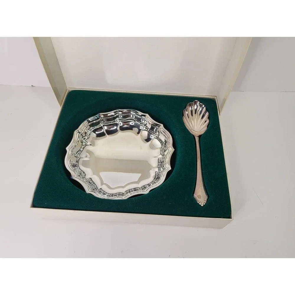 Oneida Silverplate Server and Spoon Set Scalloped Bowl Shell Spoon